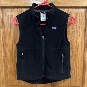 Patagonia Kids Synchilla Fleece Vest Black Full Zip Size S (7-8)
